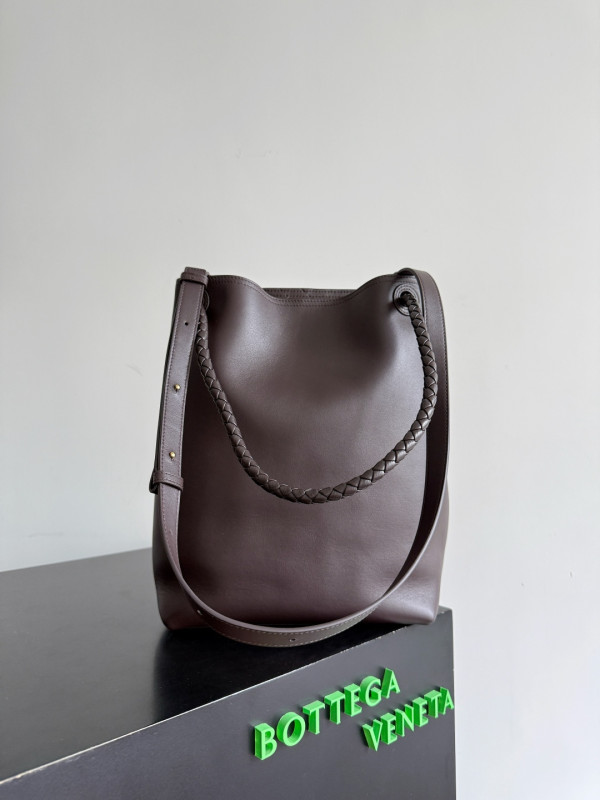 bo*te*ga Ve*ne*ta andiamo bucket