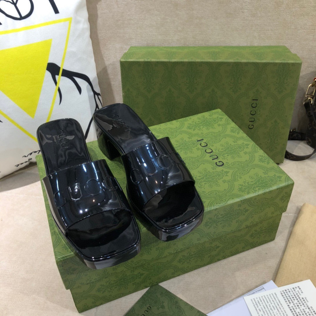 G*u*i women's rubber slide sandal