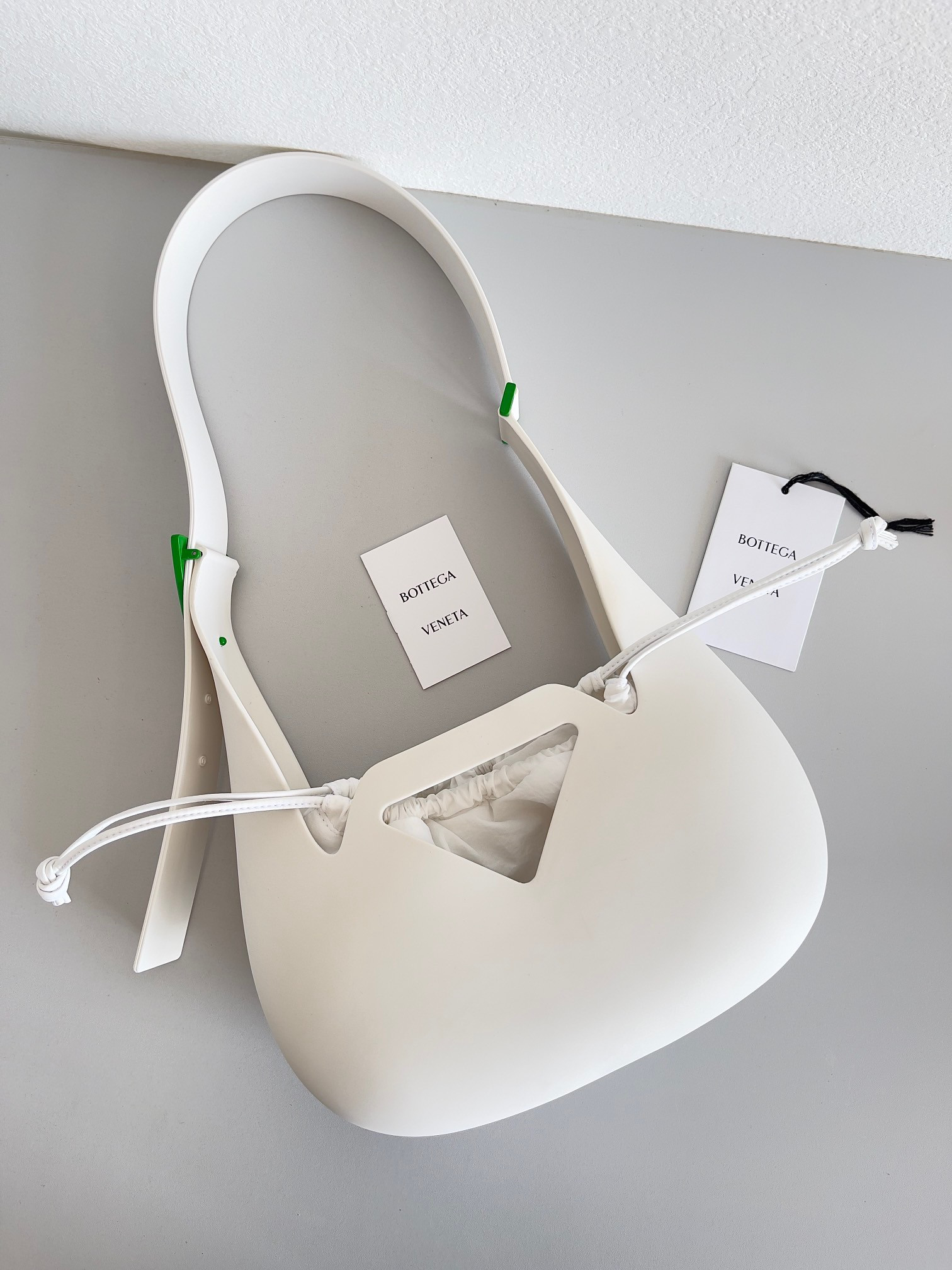 bo*te*ga Ve*ne*ta punch