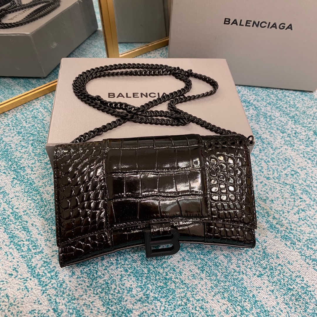 Ba*len*cia*ga hourglass wallet on chain
