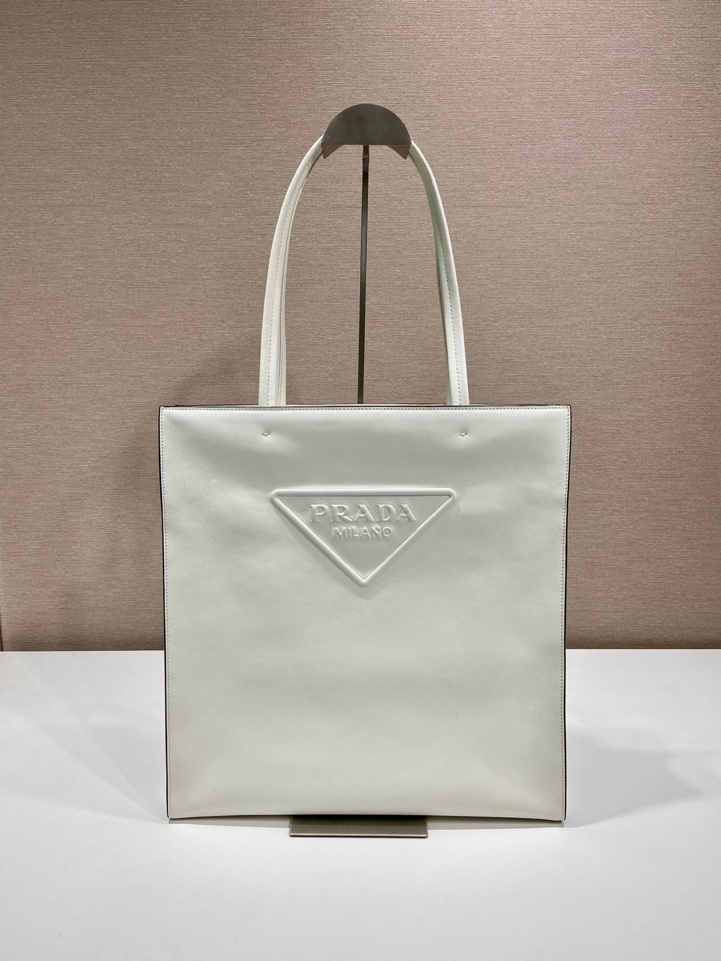 Pra*a leather tote bag