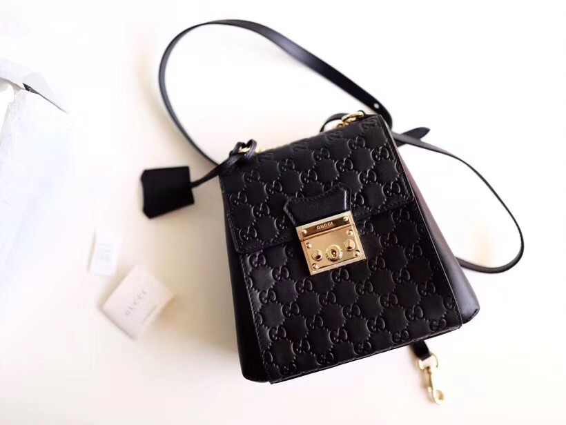 G*u*i padlock signature backpack