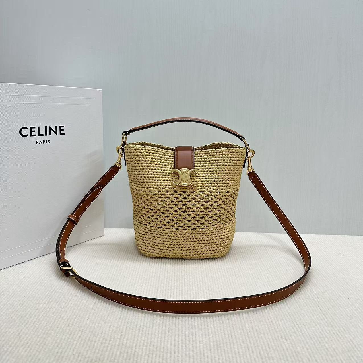 Ce**e raffia bucket bag - 16-19-12cm