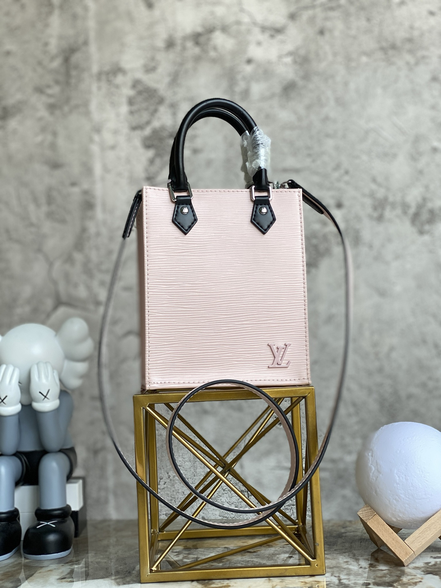 l0*is V*t0n petit sac plat