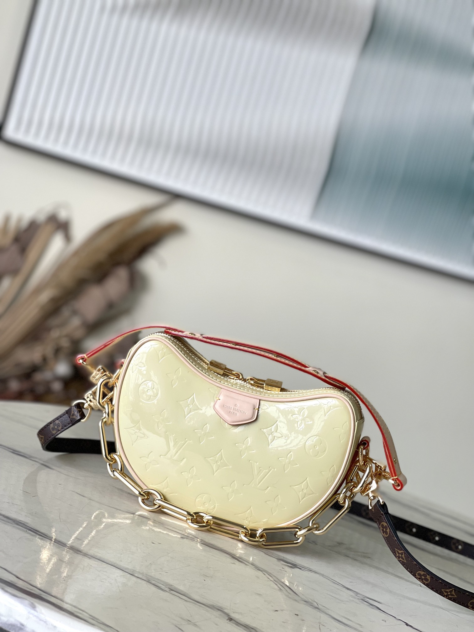 l0*is V*t0n croissant pm