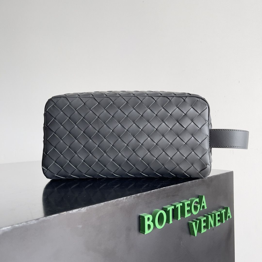 bo*te*ga Ve*ne*ta  intrecciato leather wallet-on-strap
