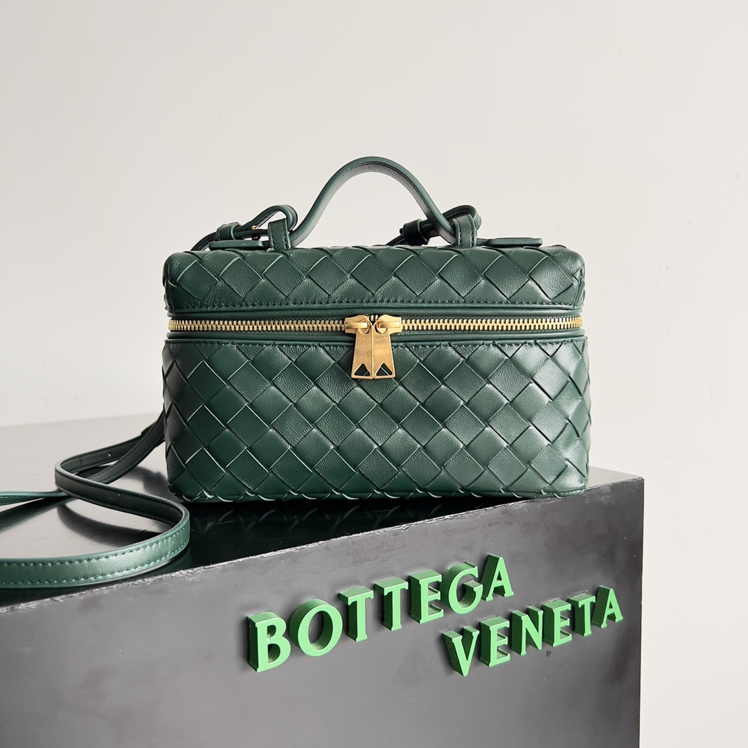 bo*te*ga Ve*ne*ta  vanity case crossbody bag