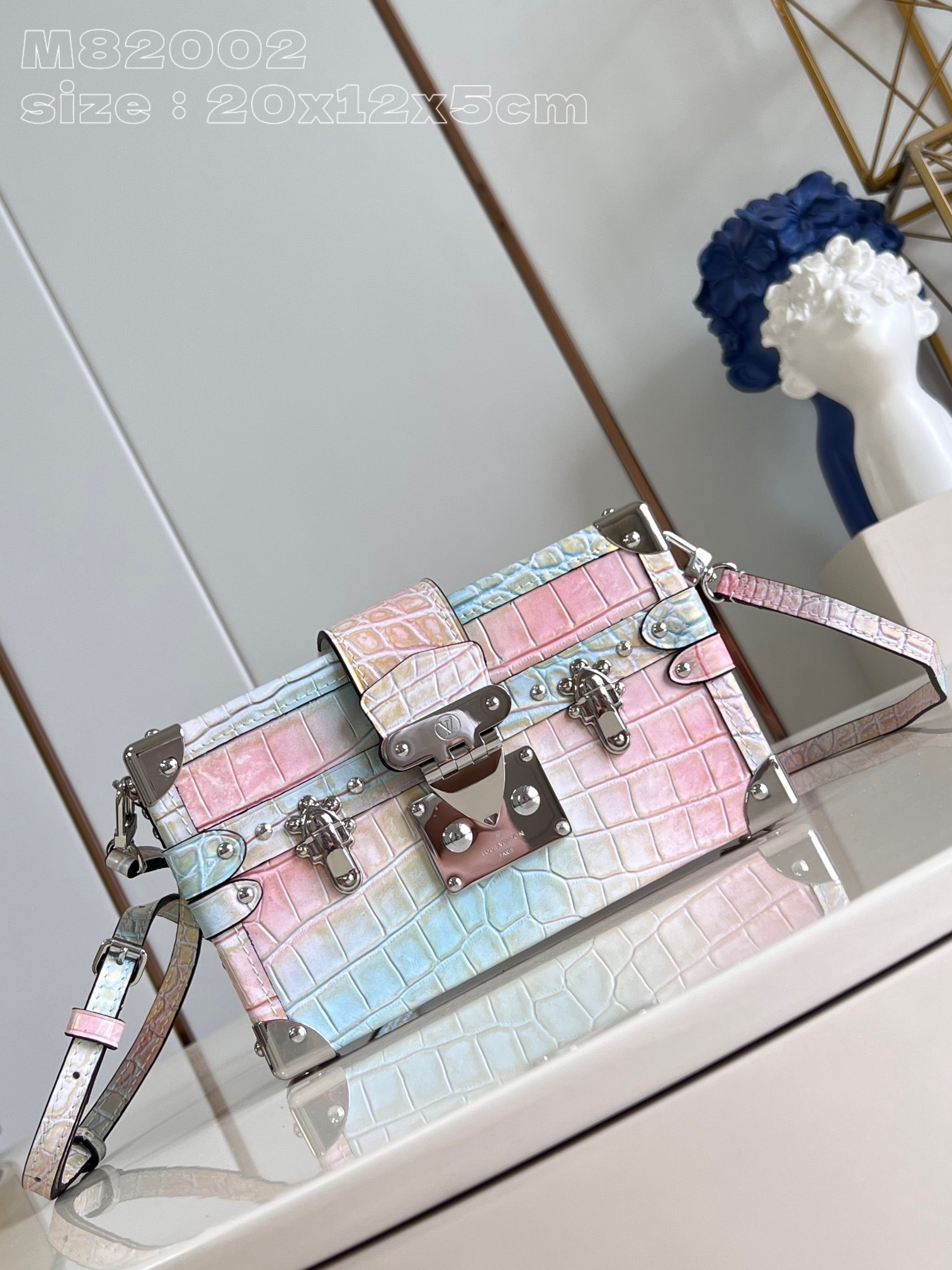 l0*is V*t0n petite malle