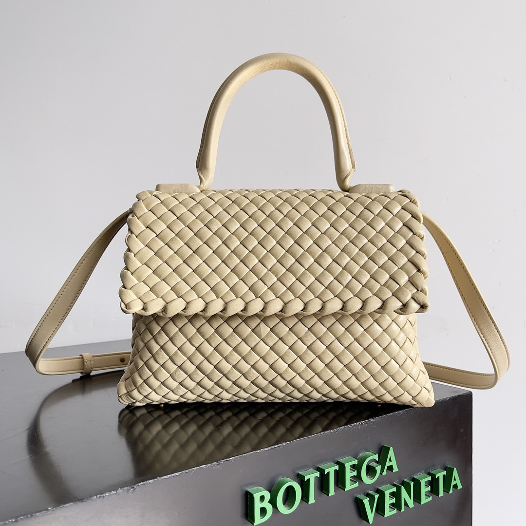 bo*te*ga Ve*ne*ta patti top handle bag
