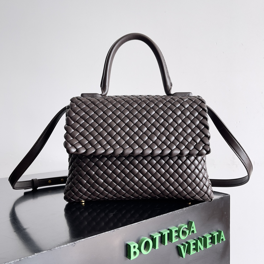 bo*te*ga Ve*ne*ta patti top handle bag