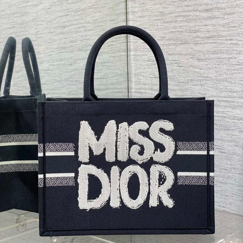 medium D*or book tote