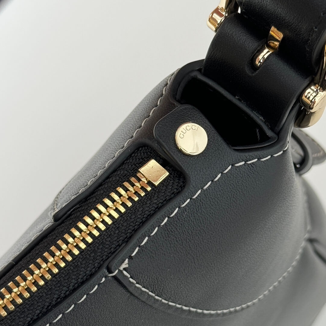 GG Emblem medium shoulder bag